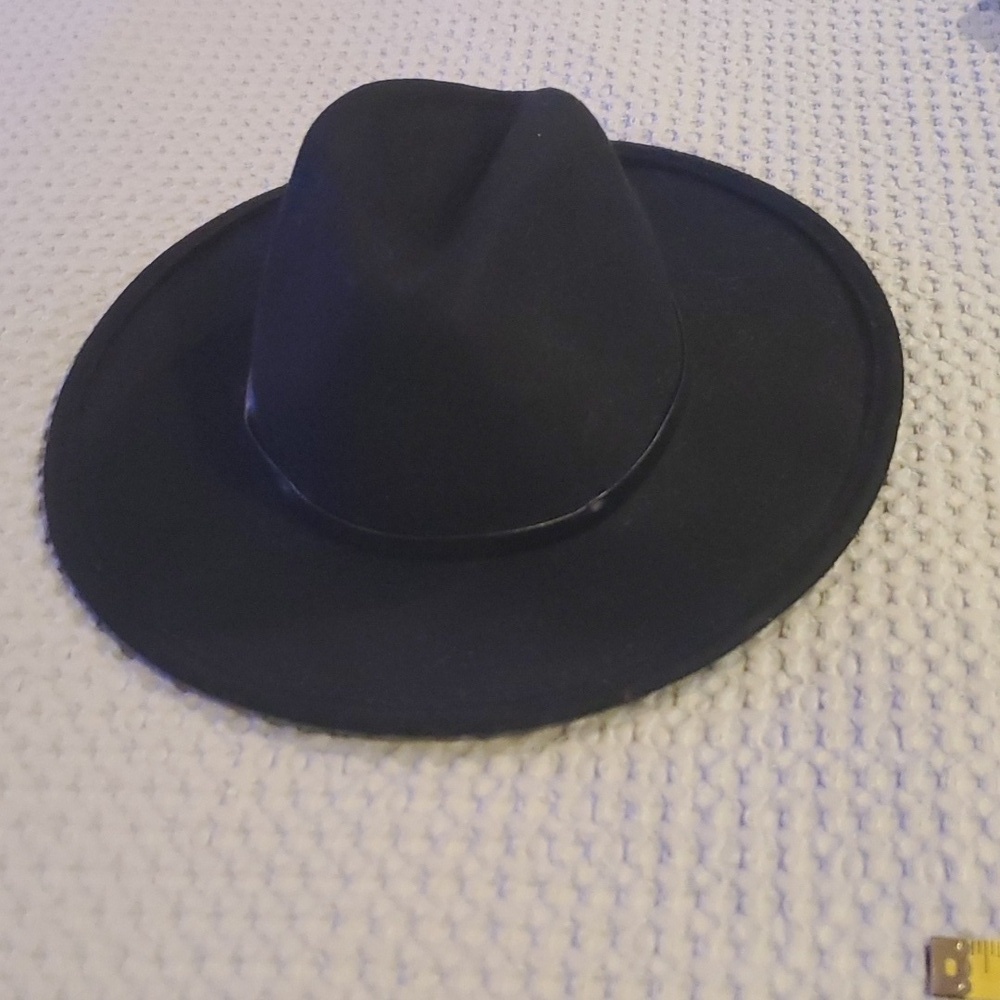 Black belted wool felt hat for fall Size S/M
